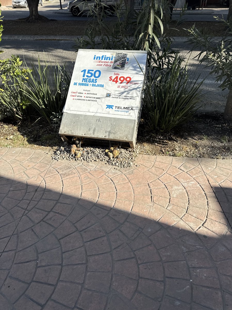 andyraag's tweet photo. @TELMEXSoluciona en el Blvd González Bocanegra esquina paseo de los cóndores colonia San Isidro en León Guanajuato, está una caseta vandalizada. Tiene ya varios días que la levantamos pero ya la han forzado cada vez más. https://t.co/6bmQaJLw4F
