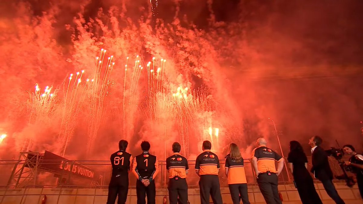 LambeResing's tweet image. Cuma acara launching, tapi kembang apinya jauh lebih meriah ketimbang klosingan Abu Dhabi GP 2025