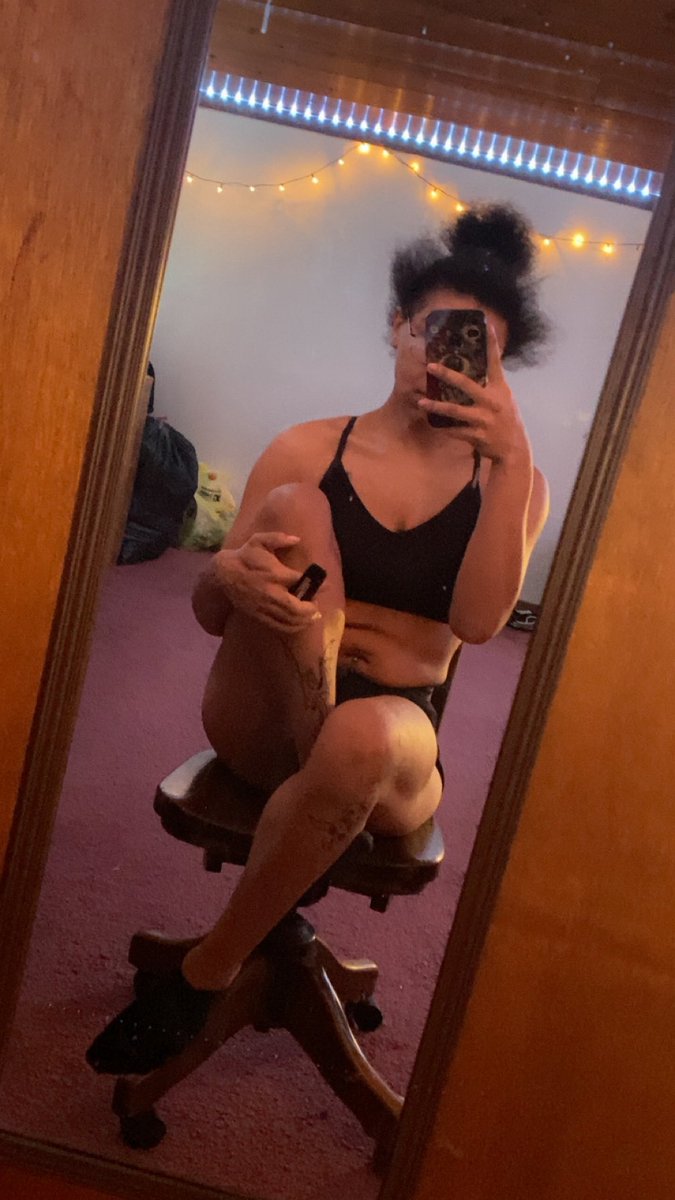 vee__off's tweet photo. say 'yes' to see it from the back 🫶

#nsfw #nsfwtwt #onlyfans https://t.co/5IJenel37u