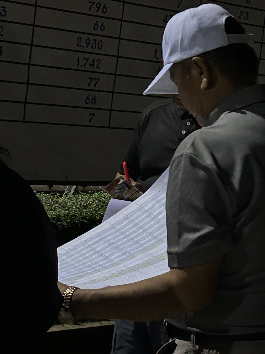 damodmaisonkai's tweet image. มหาสารคามร้องขอให้รีเช็คคะแนนใหม่เนื่องจากคะแนนบางพรรคดีดขึ้นมากจากตอนที่นับคะแนนหน้าหน่วยและวันนี้เจ้าหน้าที่มีการมาเขียนจำนวนผู้มาใช้สิทธิเพิ่มและเจ้าหน้าที่แจ้งว่าการที่จะขอรีเช็คคะแนนใหม่จะต้องกรอกเอกสารและใช้สำเนาบัตรประชาชน  #นับใหม่ทั้งประเทศ #เลือกตั้ง69 #การเมืองไทย