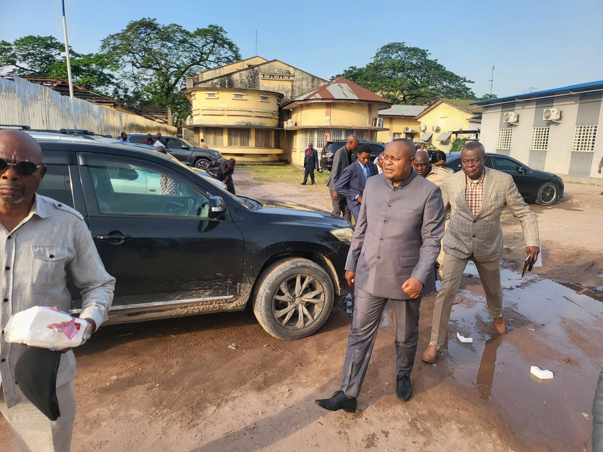 RDC – Transports : Pierrot Nke Sana  , bravo au VPM <a href="/LihauEbua/">Jean-Pierre LIHAU</a> grâce au nouveau mis en place le VPM de transport <a href="/bembajp/">Jean Pierre Bemba</a> il vient d’être informé de calvaire que traverse l’administration de transport .😭
Président @fatsh13_  permuter les ministres aussi serait la bonne chose.