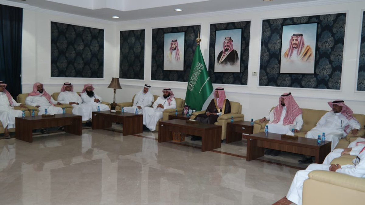 دشن #محافظ_بدر محمد الجابري صباح اليوم بمقر المحافظة مشاريع وبرامج وأنشطة الجمعيات الخيرية بالمحافظة ومراكزها والمزمع تنفيذها خلال شهر رمضان المبارك لهذا العام ، وذلك بحضور مسؤولي الجمعيات.