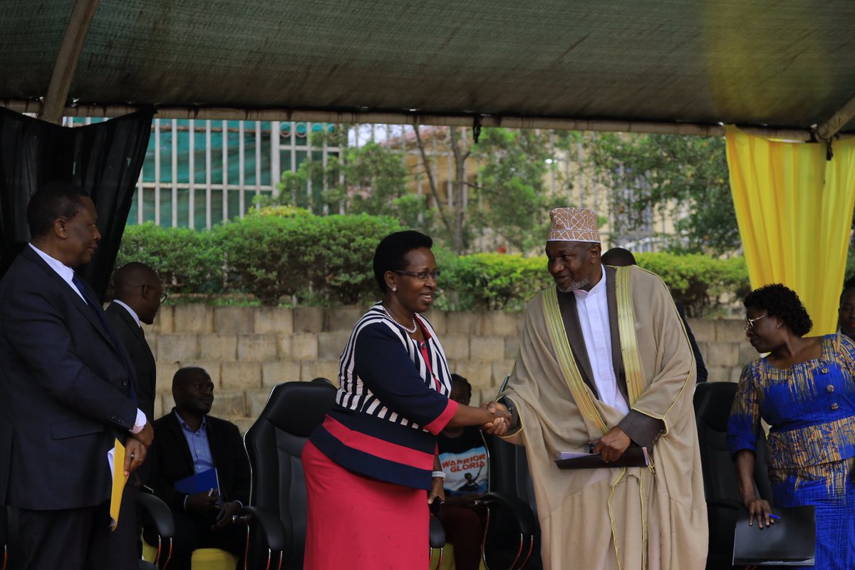 MinofHealthUG's tweet photo. This morning, the Permanent Secretary, @DianaAtwine launched nationwide newborn screening for sickle cell disease (SCD). This is an evidence based intervention aimed at prevention and control of SCD. It enables early identification of affected infants before symptoms develop, allowing for life saving interventions. 
In addition, Couples are continuously encouraged to embrace premarital screening of SCD.
