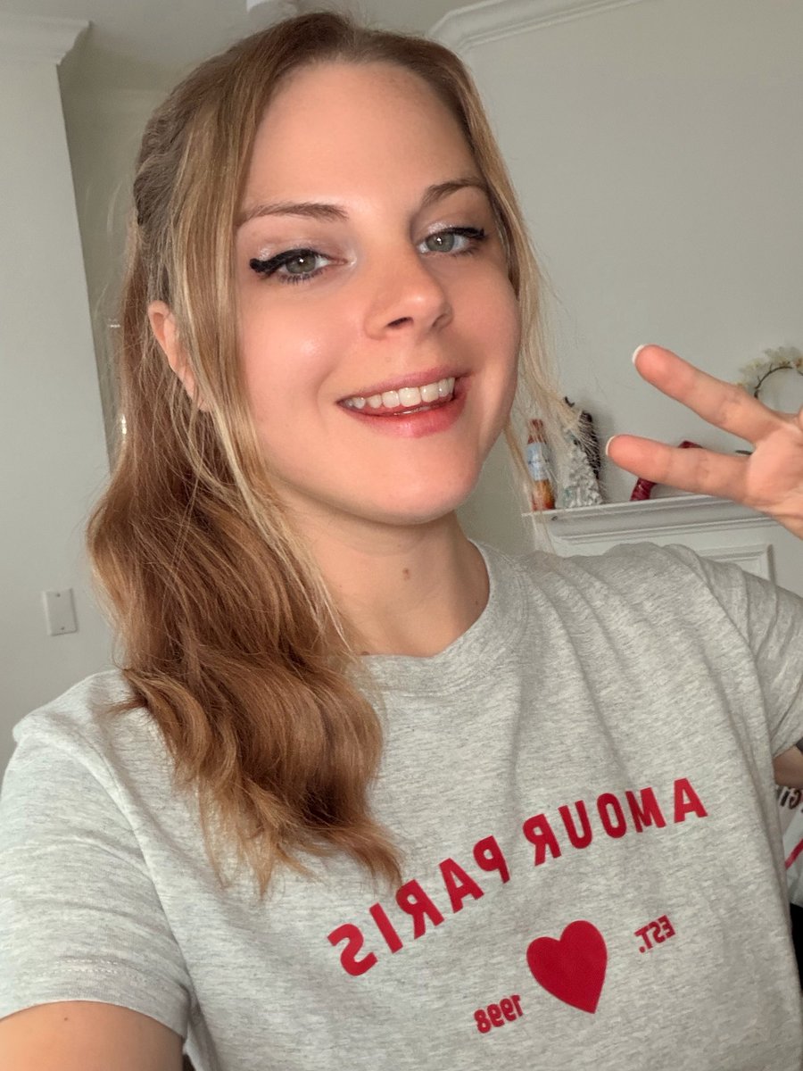 AshleyDCan tweet picture