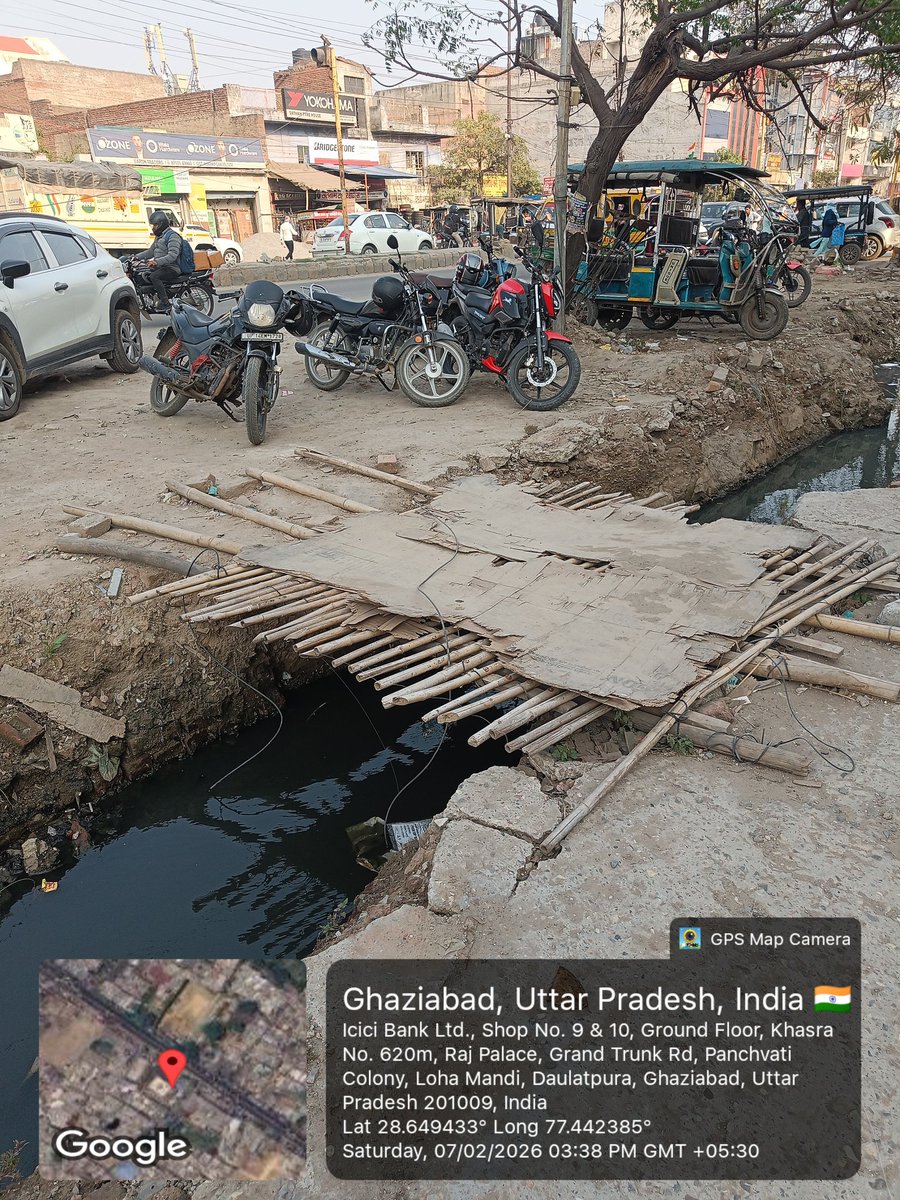 <a href="/aajtak/">AajTak</a> <a href="/alokkumara1/">Alok Kumar</a> <a href="/AMRUTCityGzb/">Ghaziabad Nagar Nigam</a> <a href="/CAQM_Official/">Commission for Air Quality Management</a> <a href="/CPCB_OFFICIAL/">Central Pollution Control Board</a> <a href="/dm_ghaziabad/">DM Ghaziabad</a> <a href="/KirtiIla/">Ila Kirti</a> <a href="/NavbharatTimes/">NBT Hindi News</a> <a href="/KirtiIla/">Ila Kirti</a> <a href="/alokkumara1/">Alok Kumar</a> <a href="/CMOfficeUP/">CM Office, GoUP</a> 

क्या एक आम आदमी किसी भी समस्या के लिए गुहार लगाता रहे और प्रशासन और संबंधित विभाग को कोई फर्क नहीं पड़ता हैं यही है हमारा समाज