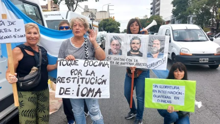 🏥 IOMA en crisis, la interna en primer plano

Desde la oposición acusan al Gobierno bonaerense de mirar para otro lado mientras IOMA acumula deudas, quejas y falta de cobertura. “La Provincia está explotada por todos lados”, lanzó el diputado Fernando Rovello (<a href="/FerRovello/">Fernando Rovello</a>)