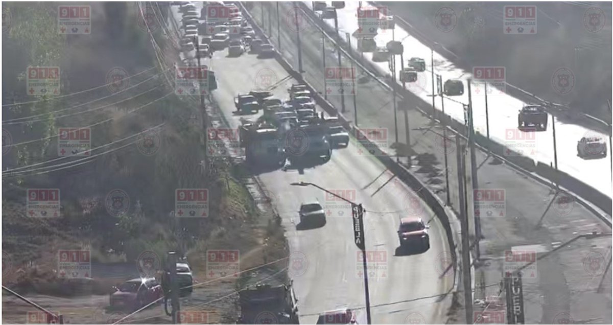 911Puebla's tweet photo. 🚨 #C5Informa | 🚧 Se registra accidente vial sobre el Periférico Ecológico, a la altura de Los Héroes, en sentido a Cholula. Hay obstrucción de dos carriles, por lo cual la circulación se ve afectada.
👉 Tome precauciones y utilice vías alternas. 🚗 https://t.co/9fTosKGZW2
