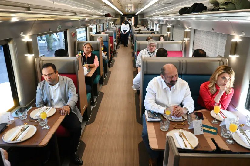 RevistaEliteqr's tweet photo. Viajar también se saborea🌶️🚆✨
El Tren Maya presenta Janal, una experiencia gastronómica en movimiento que celebra la cocina del sureste. ¿Te subirías?🚆
#TrenMaya #Janal #GastronomíaMexicana #TurismoDeLujo
https://t.co/7gvue6p4Cg https://t.co/jdg8p9XP61