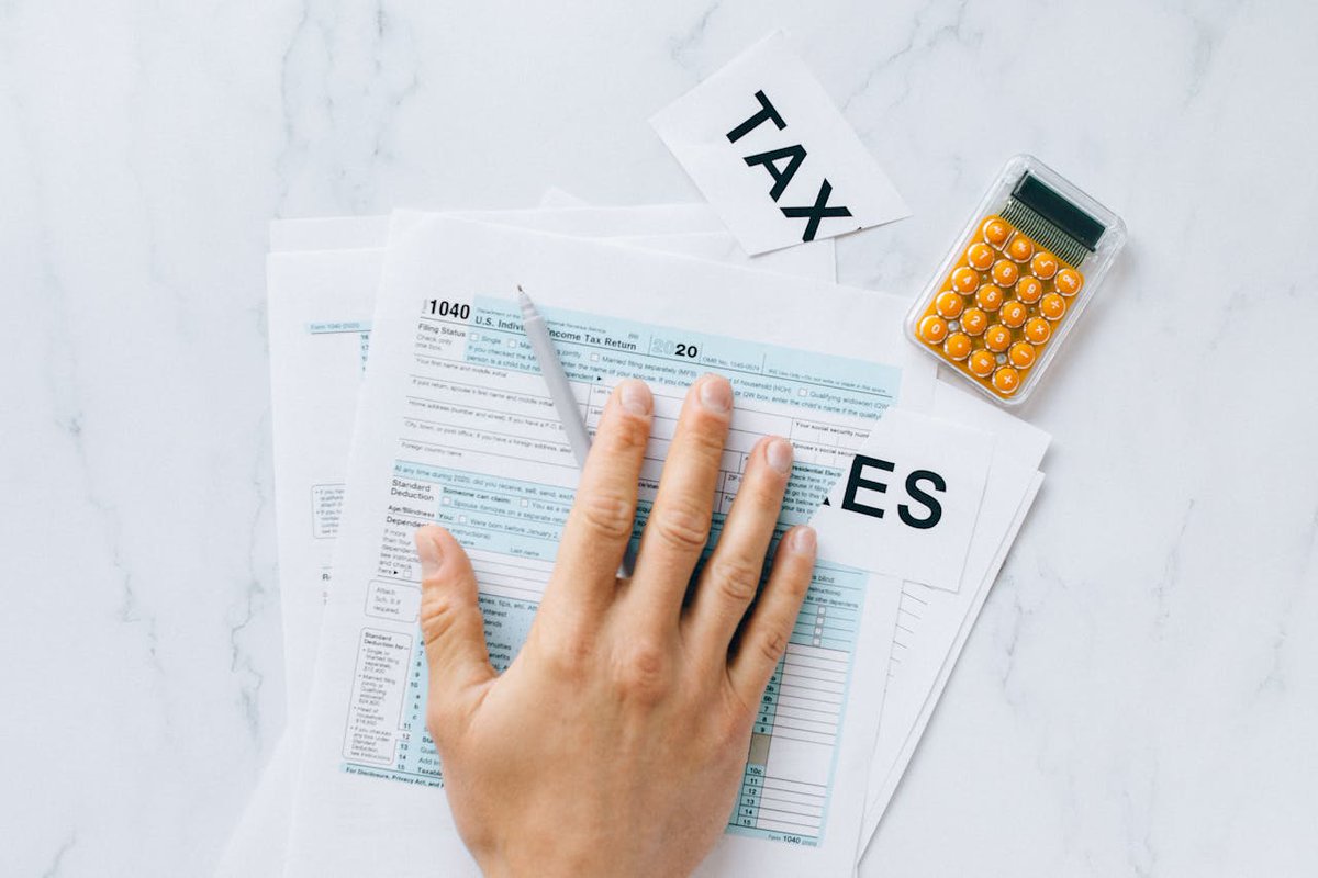24_finanza's tweet photo. Il fisco non è solo una questione di tasse.
Regole chiare e prevedibili aiutano famiglie e imprese a pianificare, investire e costruire fiducia nell’economia reale.

Perché semplificazione e chiarezza fanno davvero la differenza 👇
👉 https://t.co/h2Cfqq0WwG

#Fisco #Economia https://t.co/CcjIl2fJQf