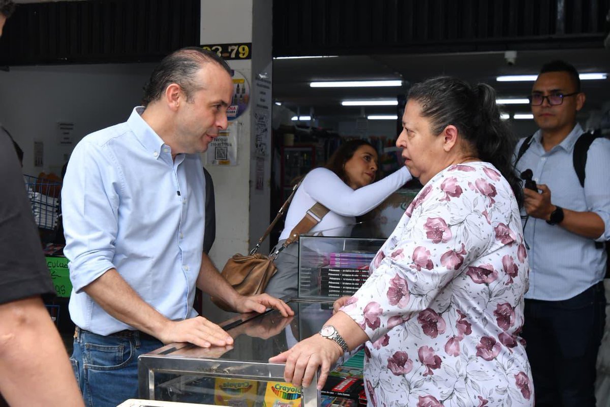 Quiero decirles a las familias y a los comerciantes que fueron víctimas de los atentados en Cali: ¡no están solos! 

Hoy damos un paso para sanar esas heridas. Más de 200 hogares y negocios recibirán alivios tributarios: no pagarán Predial, ICA ni costos de delimitación.

Es una