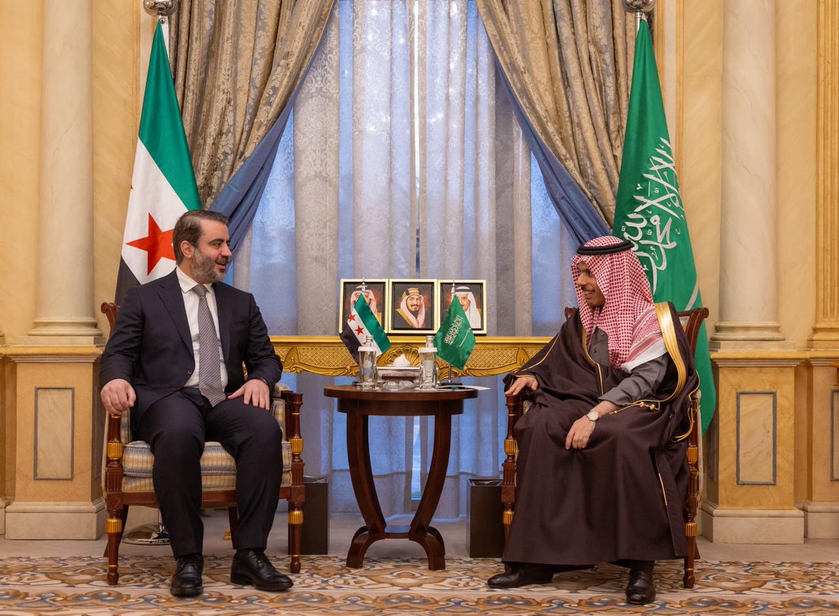 وزير الخارجية السعودي الأمير فيصل بن فرحان يستقبل نظيره السوري أسعد الشيباني في العاصمة #الرياض ⁩ 
الطرفان استعرضا العلاقات بين البلدين، وبحثا مستجدات الأوضاع في #سوريا وسبل دعم أمنها واقتصادها