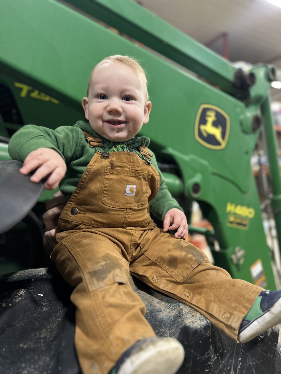 WesternSalesLtd's tweet photo. There's no mundane Mondays when Kayce comes to the shop in #CentralButte!

This big boy is ready for the work week 🔧💪

(Don't worry - we don't charge much for labour on his work).

#OneWestern #WesternSales #JohnDeere #SaskAg #Saskatchewan #SmallTownSask