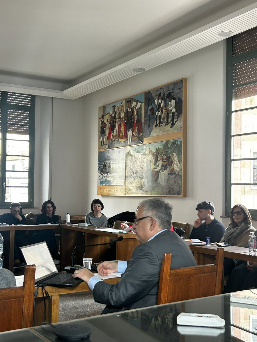 Gli allievi del corso di formazione della Dcn Academy dialogano con prof. Timpano e prof. Sacco: quali caratteristiche deve avere un territorio per creare un Distretto Culturale oggi? In che modo l’intelligenza artificiale diventa strumento utile per la nostra proposta culturale?