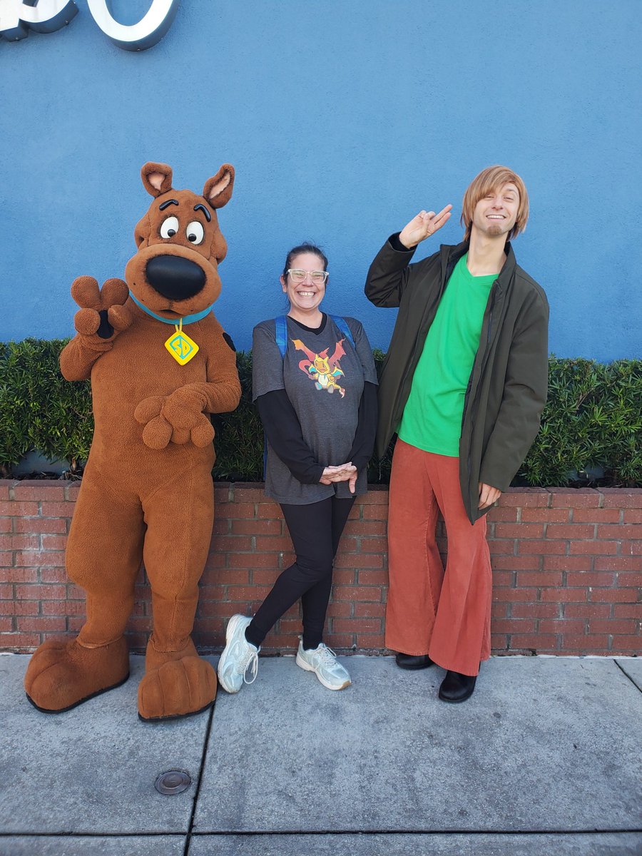 Fistbump to these two childhood icons and the guy who took the pics for me! <a href="/UniversalORL/">Universal Orlando Resort</a> #UOFistbump