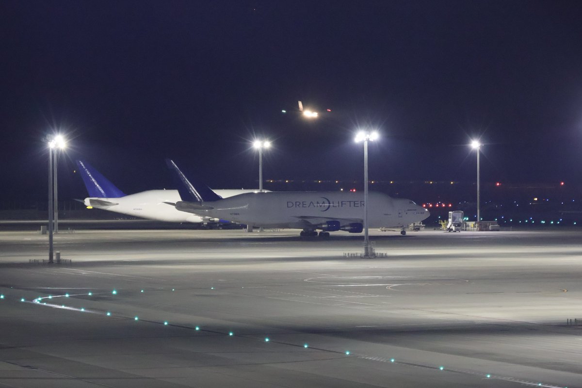 出発前、早朝乗った飛行機から、そして帰国したら増えてた(^-^)/
#DREAMLIFTER
#セントレア