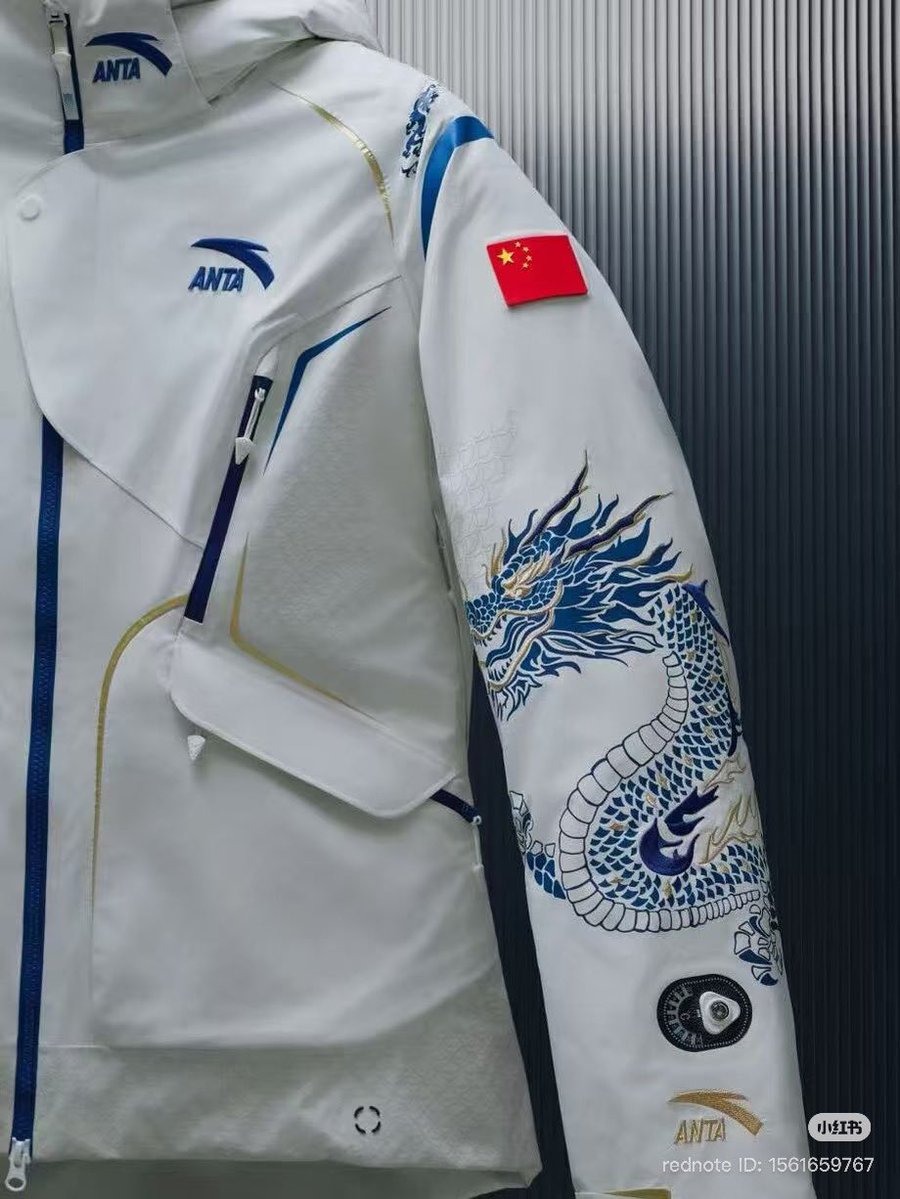 eileen gu’s custom made jacket for the olympics, co-designed by eileen and anta 😻