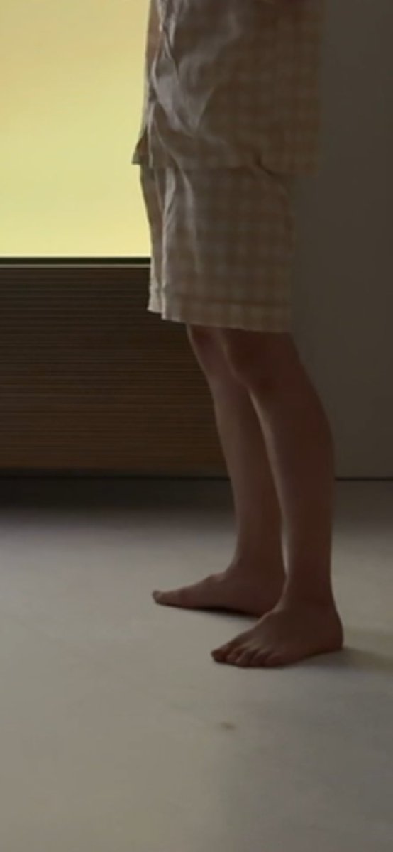 백현아 바닥 춥지 않냐 이거？