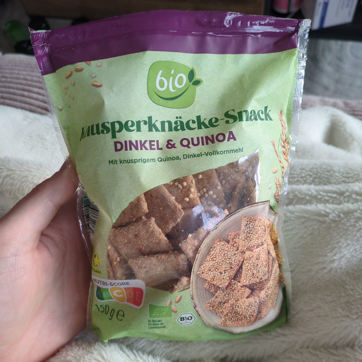 jacquimon7's tweet photo. @WantsToBeAPanda Bei Aldi gibt's sowas hier, dippe das selbst immer mit Hummus. Vielleicht mag dein Kind das ja 😊 https://t.co/8nZhgn3M3t