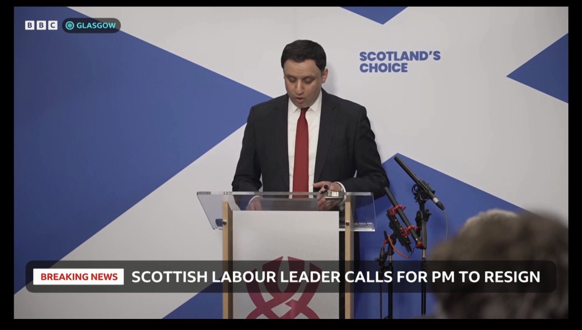Total desperation from soon to be dentist <a href="/AnasSarwar/">Anas Sarwar</a>. He is the one who told Scotland to vote for this government in the GE. Now, like he did with Grangemouth, WASPI women, pensioners and the disabled he is stabbing his ‘friend’ in the back.