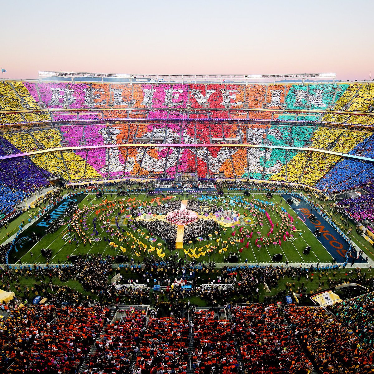 Indie5051's tweet photo. Coldplay 2016 / Bad Bunny 2026 https://t.co/7B6Jqnfr5G