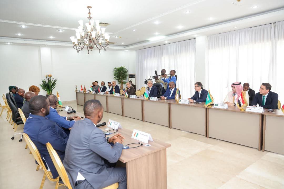 Les Ambassadeurs Arabes en #cotedivoire chez la Ministre d'État, Nialé KABA. À lire 👇 👇 👇 
afriqueeconomie.net/2026/02/cooper…
<a href="/AMKETTANI/">Abdelmalek Kettani</a> <a href="/AnimTVnews/">Abdoulaye KONE Newsman</a> <a href="/benjimk/">Benjamin Umba</a> <a href="/Gouvciofficiel/">Gouvernement de Côte d'Ivoire</a> <a href="/KarimEwaida/">Ambassadeur Abdal Karim Ewaida</a> <a href="/LyAissata223/">🇲🇱Aïssata Ly 🇲🇱</a> <a href="/IrchadR/">Amb. Irchad Ramiandrasoa Razaaly</a> <a href="/CI_Diplomatie/">Ministère des Affaires Etrangères - RCI 🇨🇮</a>
