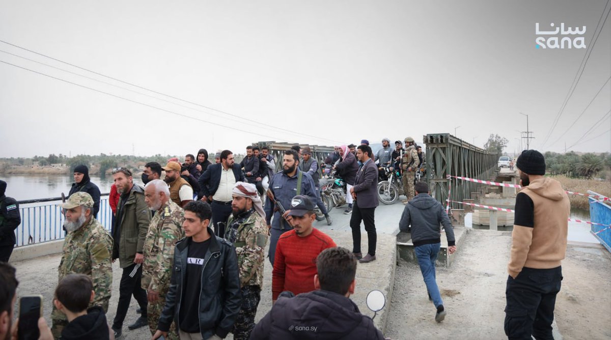QalaatAlMudiq's tweet photo. #Syria: the #Abukemal bridge, close to the Iraqi border, was officially inaugurated today after the installation of a temporary steel span. https://t.co/zuOuCp3Yzh
