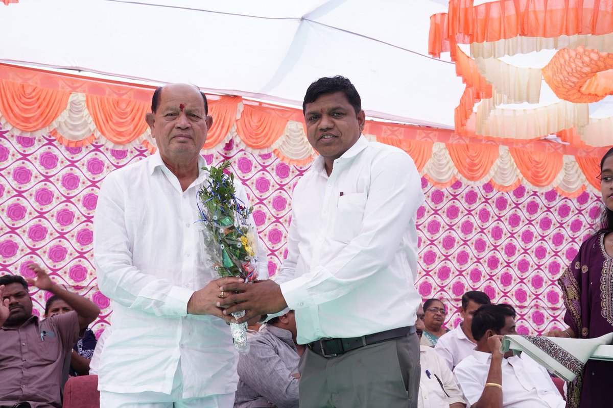 TalukaUmargam's tweet photo. *વંદે માતરમ્*
     ઉમરગામ તાલુકાના ઝરોલી ગામ ખાતે *તાલુકા પંચાયતના ૧૫મું નાણાપંચ ની ગ્રાન્ટ માંથી ૪૪ લાખ રૂપિયાના વિકાસના કામોનુ જેમાં મોક્ષરથ,સાંસ્કૃતિક હોલ અને કચરા નિકાલ માટેના સાધનો*  ના લોકાર્પણ નો કાર્યક્રમ યોજાયો. https://t.co/oCJHHpfbkf