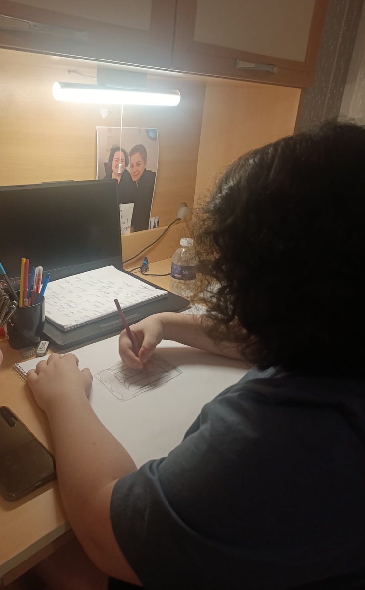 "Her suskun olan insanları sanmayın ki etkisiz eleman... 
Bazıları içine attıkça kalemini konuşturandır. 
İnsan susunca da gözler konuşur daima..."
Söz = Nilda Açıkgöz
<a href="/Nildaackgz/">Nilda Açıkgöz</a> #nildaaçıkgöz #nildaacikgoz #nildaack #nildaackgz #sanat