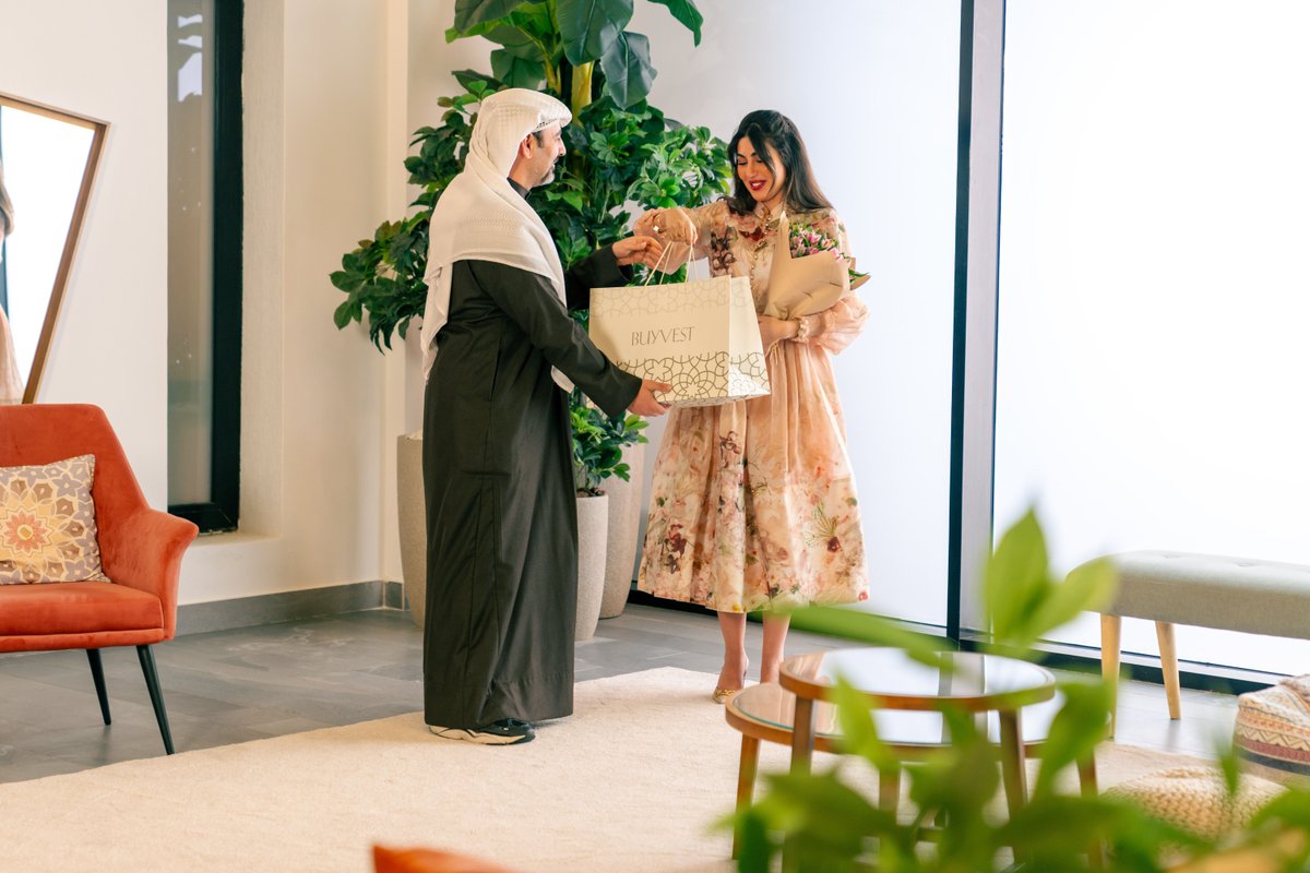 BUYVESTco's tweet image. لأن أجمل الهدايا تحفظ وتدوم.  ✨️

Because the best gifts are meant to be kept. ✨️

 #ChooseValue #AuthenticLuxury  #LuxuryWithPurpose #SmartInvesting #BUYVEST #InvestInYou #LuxuryAssets #ConfidenceInEveryChoice