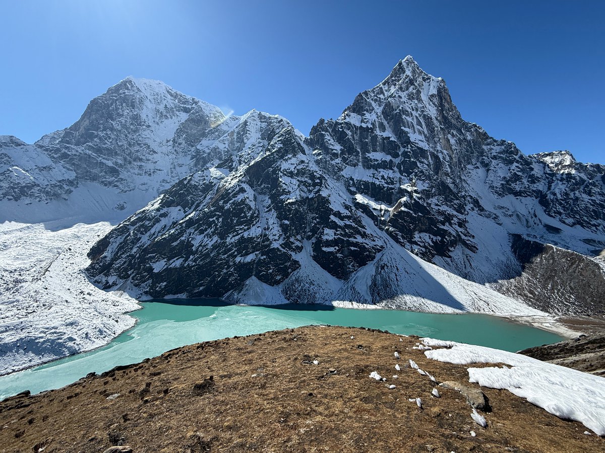 Here are some stories from our Everest treks over the years: iantaylortrekking.com/stories/everes…