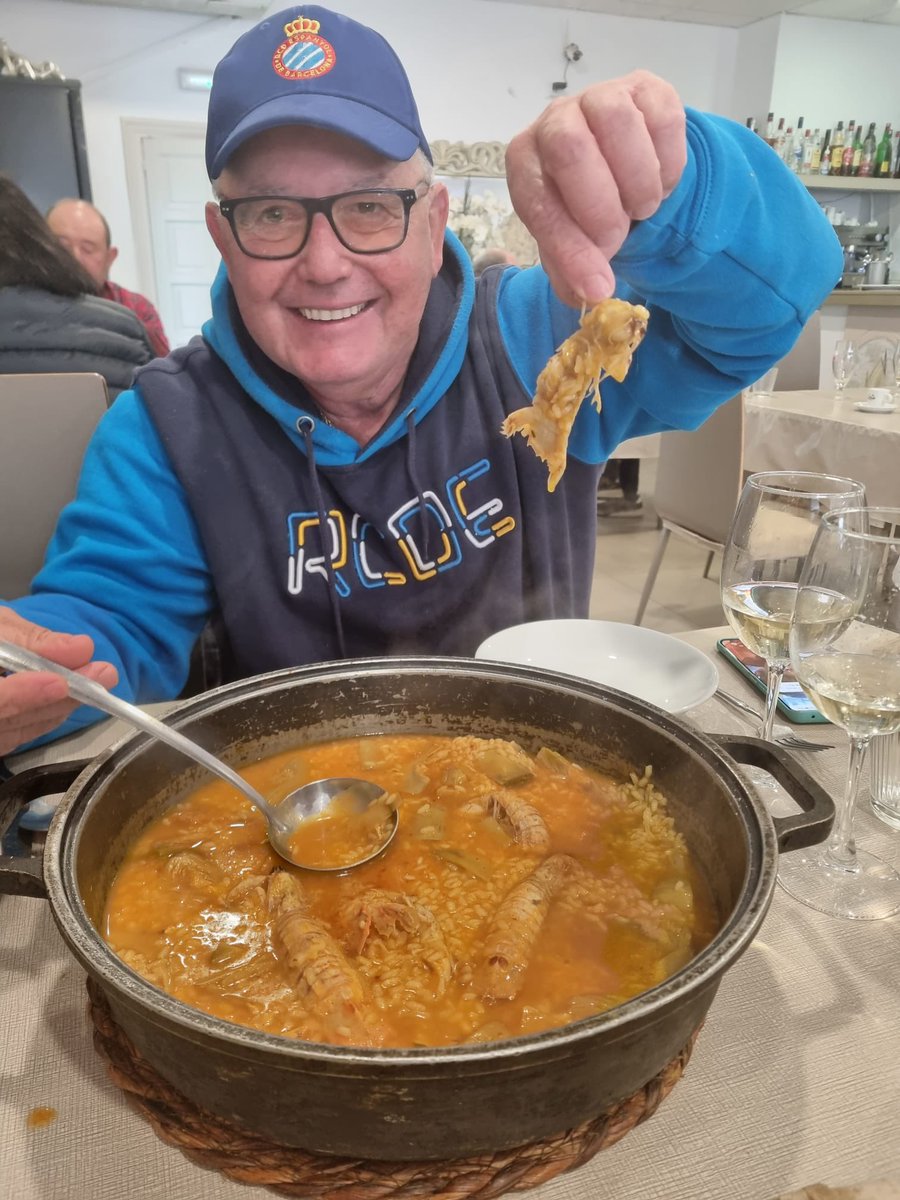 <a href="/PericosBlanes/">Penya BiB Blanes</a> on tour de nou 🎸🤘
Abans del partit s’han d’agafar forces 💪
Amb tot pericosssss, avui a pels 3 punts
<a href="/RCDEspanyol/">RCD Espanyol de Barcelona</a> <a href="/fcp_espanyol/">FCPE</a> <a href="/francescviapol/">Francesc Via</a> <a href="/lagradaonline/">LA GRADA</a> 
#rcde