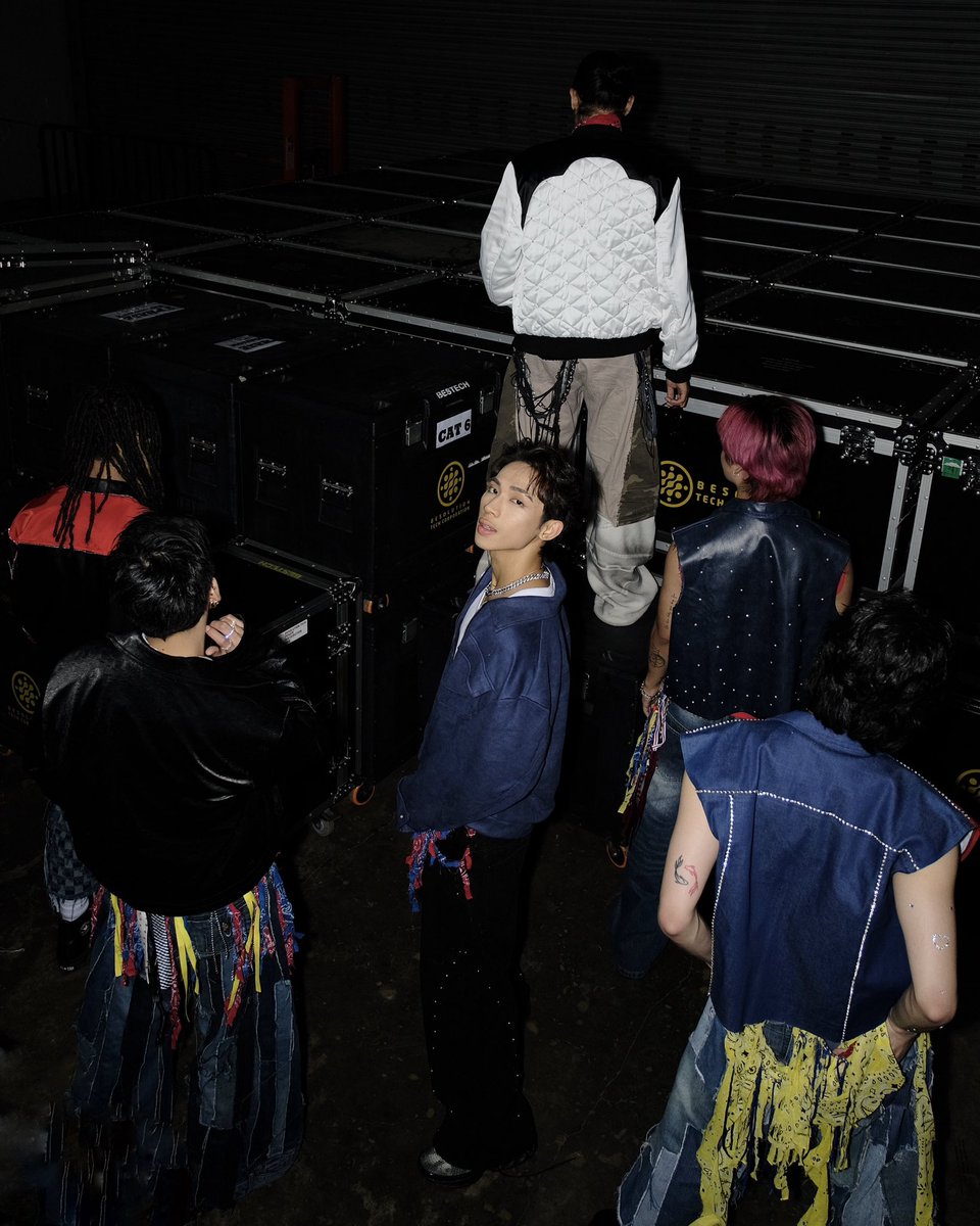 #ALAMAT | Get Get Aw rAWnd 5 

Photo Series <TANEO>

HMUA by: Bhads Castor 
Styled by: Bettina Bañez asst by: Arnie Dela Cruz
Embellished by: Team BBStyles— Mel Estillore, Jeff Hapin, Sophie Bomaras 
Photo by: Aly Ylalim 

#GetGetAwrAWnd5 #TheSexbombConcert