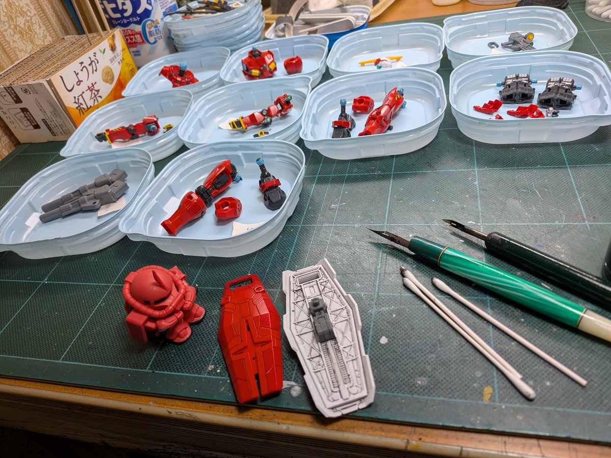 真夜中模活
塗装中🚧
スミ入れ始めました😁
#HGGQuuuuuuX
#ガンプラ