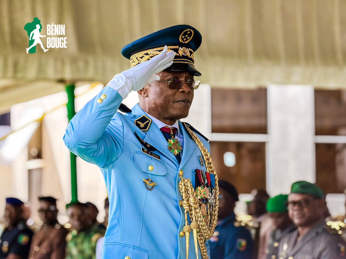 BeninBouge's tweet photo. 🛑🇧🇯  𝗟𝗲 𝗴𝗲́𝗻𝗲́𝗿𝗮𝗹 𝗕𝗲𝗿𝘁𝗶𝗻 𝗕𝗔𝗗𝗔 𝗱𝗲𝘃𝗶𝗲𝗻𝘁 𝗹𝗲 𝟭𝗲𝗿 𝗚𝗲́𝗻𝗲́𝗿𝗮𝗹 𝗱'𝗮𝗿𝗺𝗲́𝗲 𝗔𝗲́𝗿𝗶𝗲𝗻𝗻𝗲 𝗱𝗲 𝗹'𝗵𝗶𝘀𝘁𝗼𝗶𝗿𝗲 𝗱𝗲𝘀 𝗳𝗼𝗿𝗰𝗲𝘀 𝗮𝗿𝗺𝗲́𝗲𝘀 𝗯𝗲́𝗻𝗶𝗻𝗼𝗶𝘀𝗲𝘀

Il se déroule cet après-midi du lundi 9 février 2026 au ministère de la défense nationale, la cérémonie de port de galon de général d'armée aérienne au général de corps d'armée Bertin BADA.

Le récipiendaire au parcours  professionnel exceptionnel est depuis 2016, Directeur de cabinet militaire du Président de la République et demeure à ce jour le plus haut gradé des forces armées béninoises en accédant à ce grade suprême au sommet de la pyramide militaire, grade jamais atteint par un officier béninois.

Cette cérémonie de port de galon fait suite à la décision rendue en conseil des ministres du 26 Décembre 2025 sous la présidence de Monsieur Patrice TALON, Président de la République, Chef de l'État, Chef du gouvernement, et Chef suprême des armées.

#BeninBouge
