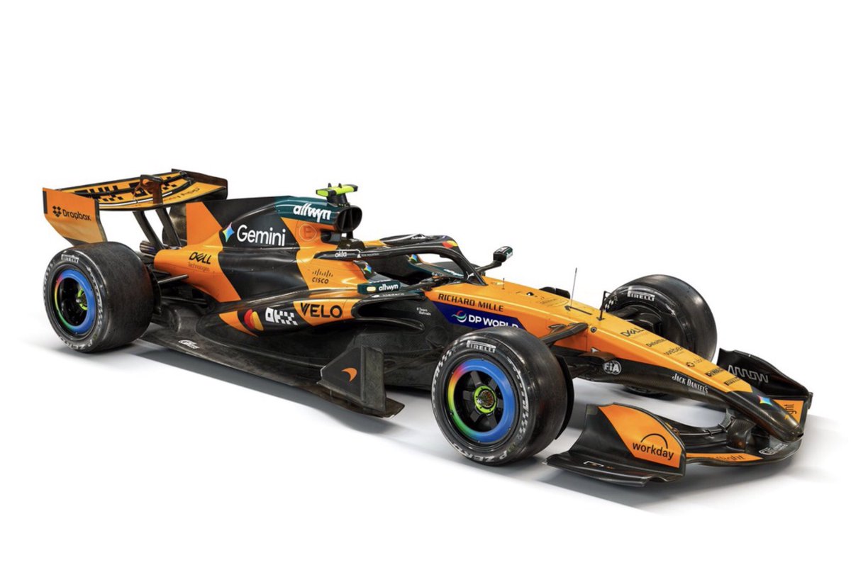 F1Tornello's tweet photo. #F1 El equipo campeón del mundo acaba de presentar el diseño del MCL40. McLaren será otra vez uno de los candidatos en 2026, con el campeón Lando Norris y Oscar Piastri, motorizado por Mercedes 🏁 https://t.co/fiKbC0Sezv