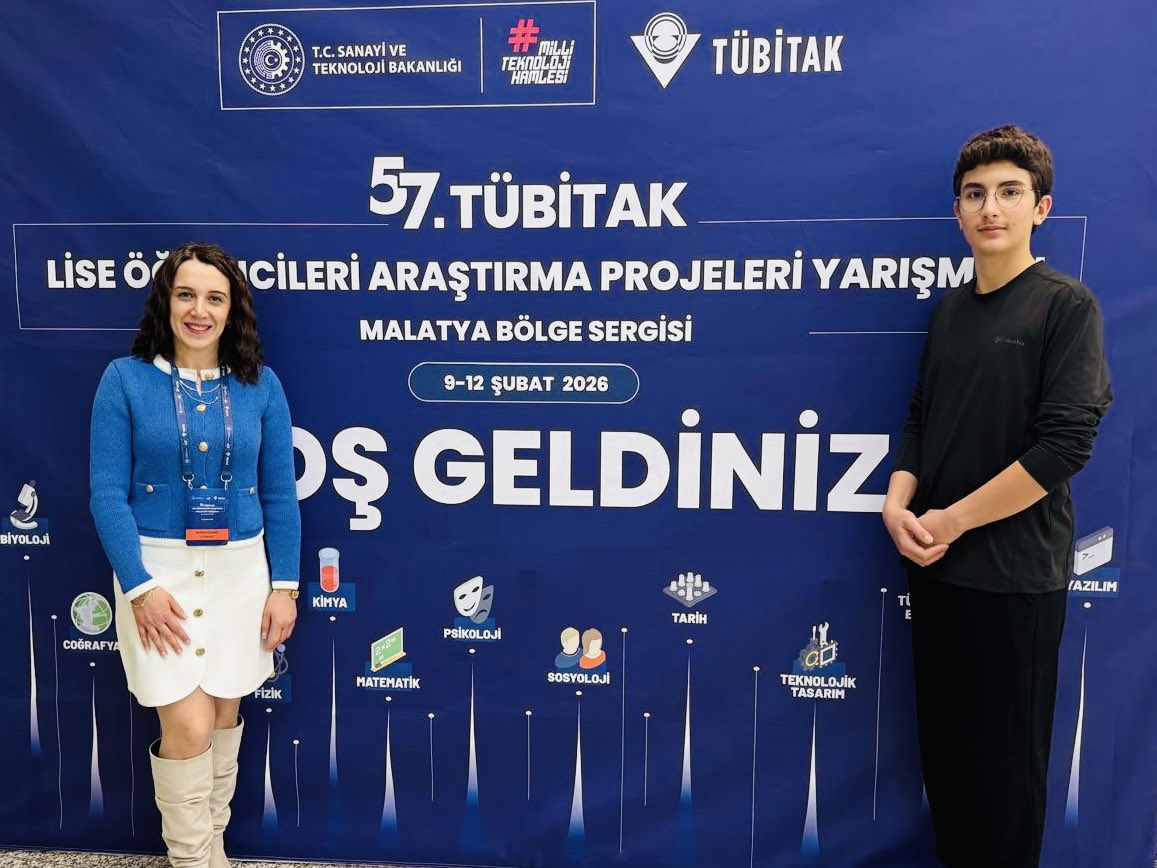TÜBİTAK Lise Öğrencileri Araştırma Projeleri Yarışması Malatya Bölge Sergisinde yerimizi aldık. Öğrencimiz Mehmet Kale ve danışman öğretmenimiz Begüm Şişman’a, başarılar diliyor, tüm bilim meraklılarını emek ve heyecana ortak olmaya davet ediyoruz…