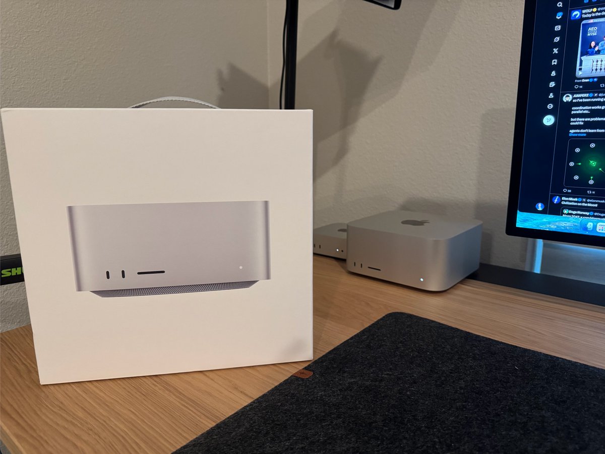 AlexFinn's tweet image. Im placing my bets

Im placing my bets Clawdbot will be the biggest technology of the next decade

Im placing my bets local AI models will become more popular than cloud models

Im placing my bets Apple will win the AI race by building the best hardware for it

Im placing my bets…