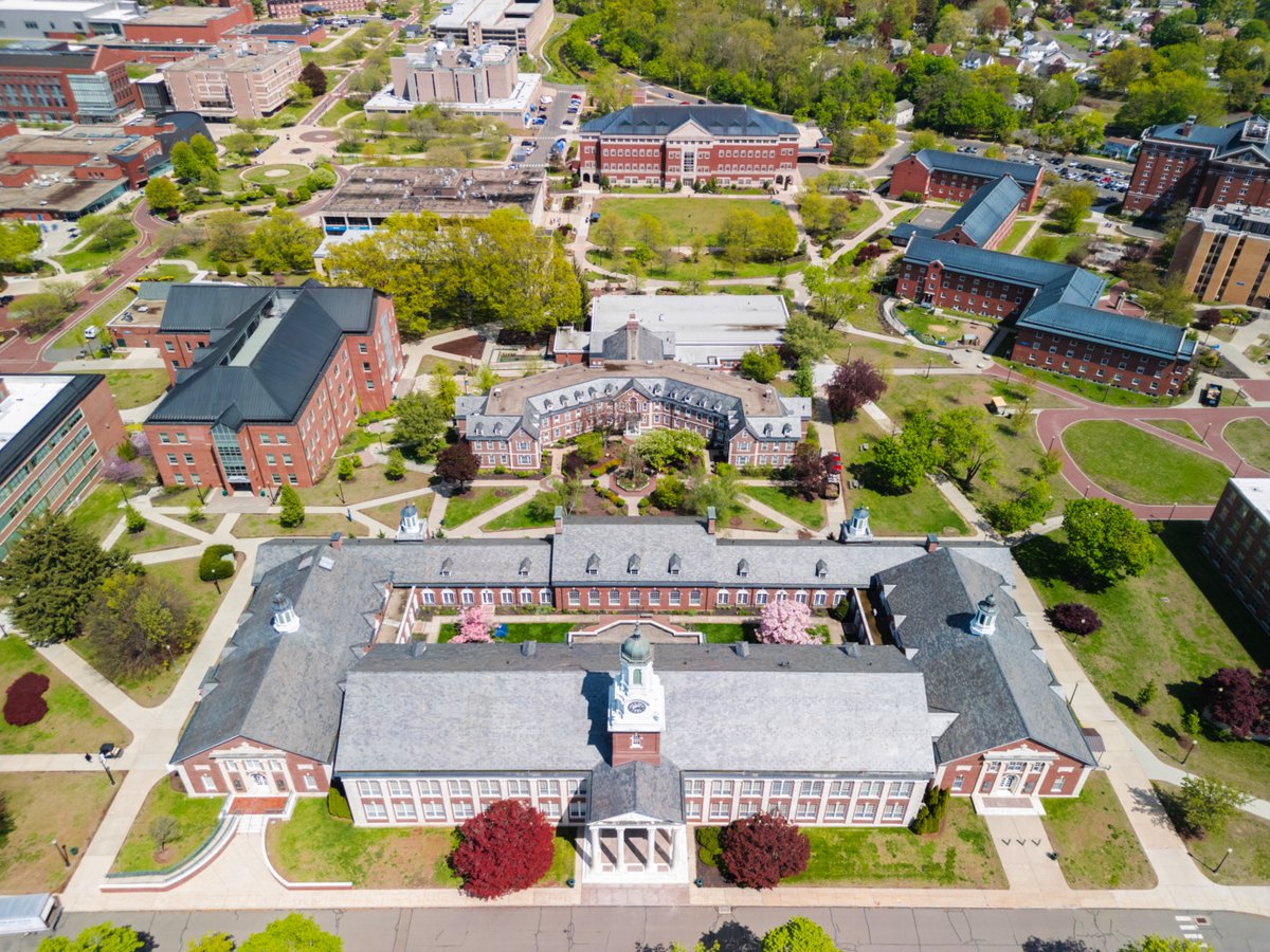 CCSU's tweet image. Central earns national recognition in @usnews 2026 Best Colleges Guidebook, ranking #76 in the North 💙🔱

Read more🔗 ccsu.edu/article/centra…

#WeAreCentral