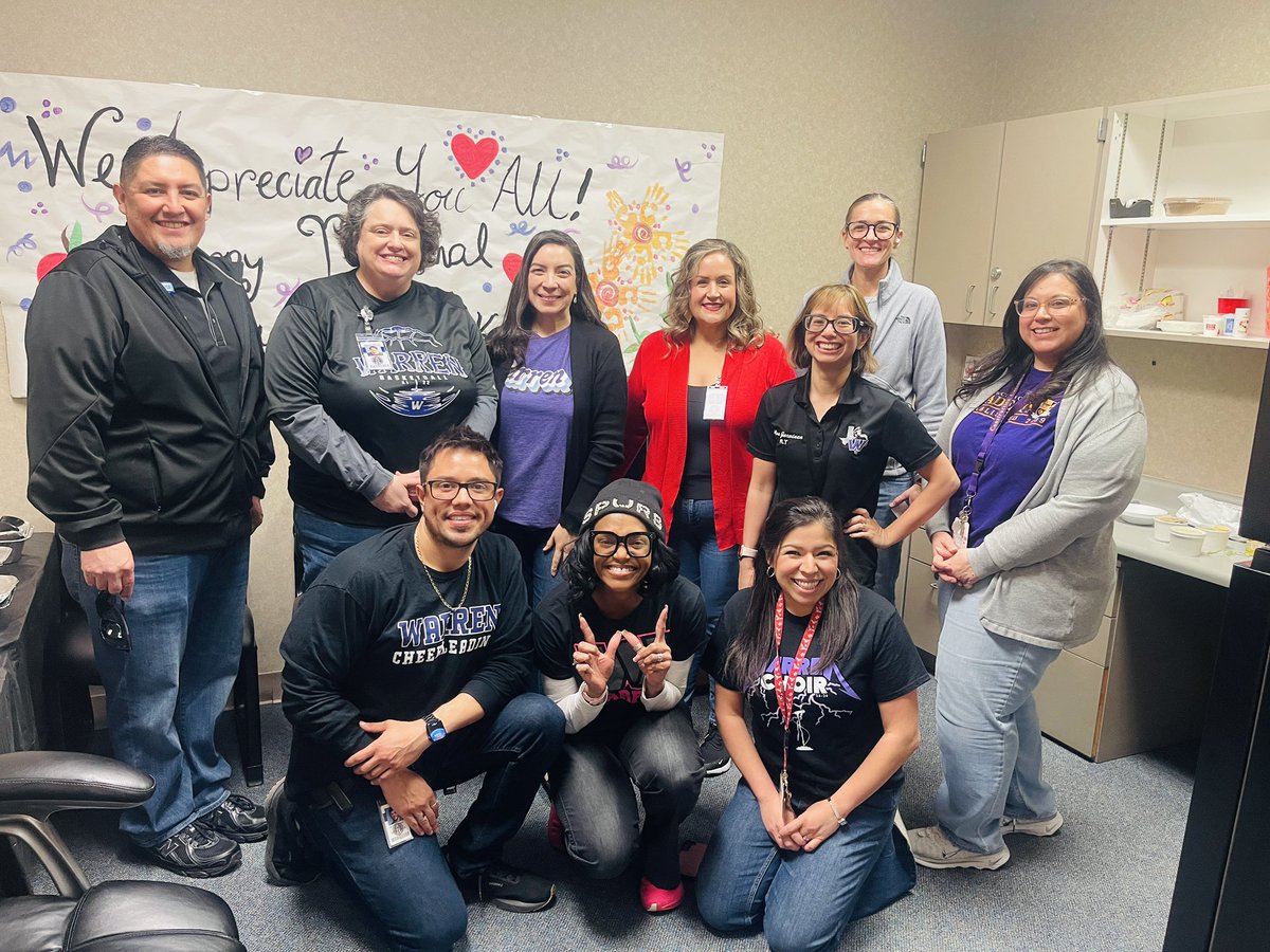 NISDWarren's tweet image. We wrapped up #NationalSchoolCounselingWeek by providing lunch from Olive Garden! TY once again for all that you do @WarrenCounsDept 💜💜💜