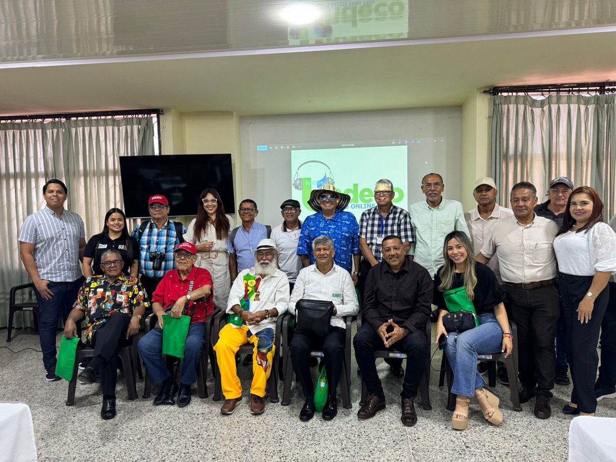 NANDOTATO's tweet photo. Desde UNDECO enviamos un fuerte saludo y felicitaciones a los periodistas en su día. https://t.co/RCT9umd7Qs