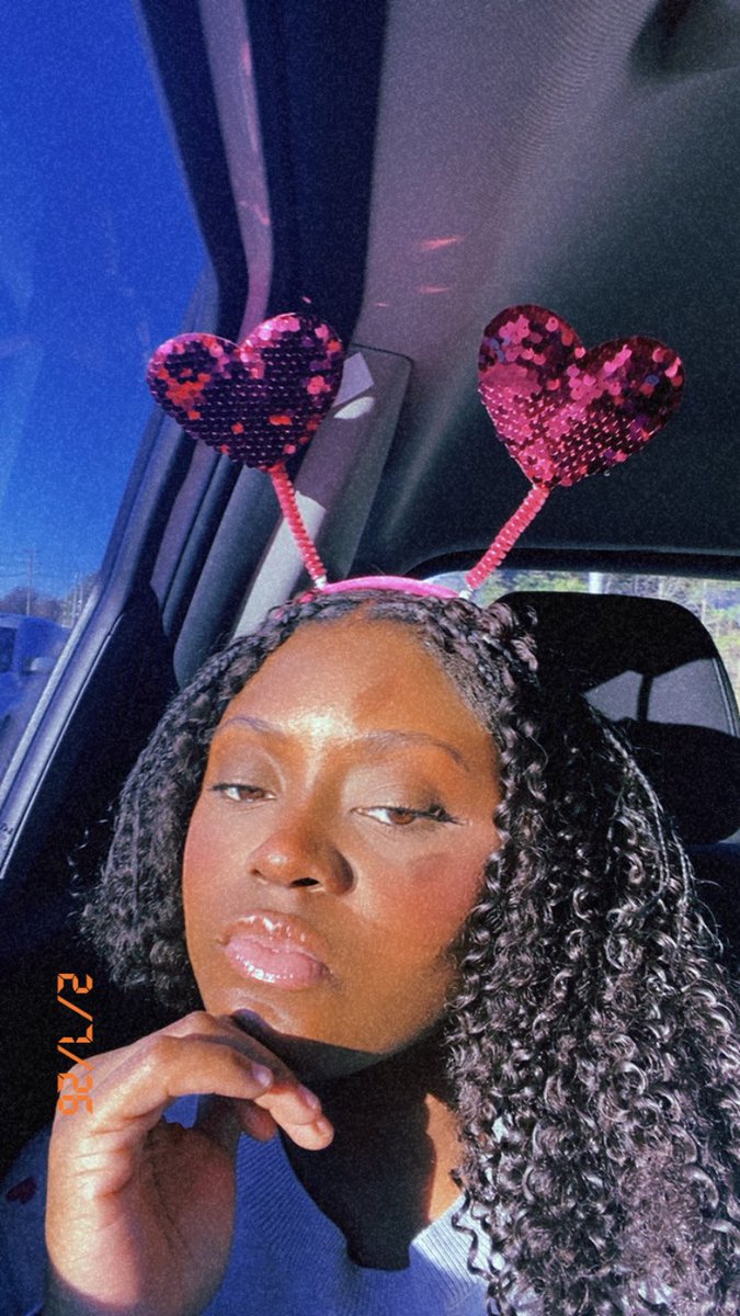 Kendraaaa21's tweet photo. #galentinesday 🎀💕 https://t.co/SaEPhNK9aq