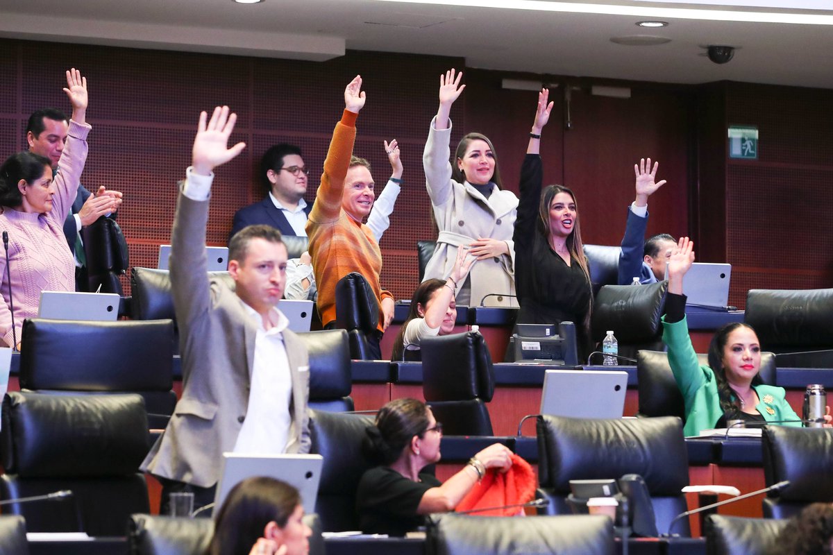 Reforma de 40 horas enfrenta críticas por posible simulación en el <a href="/senadomexicano/">Senado de México</a> 

planolegislativo.com/noticias/refor…