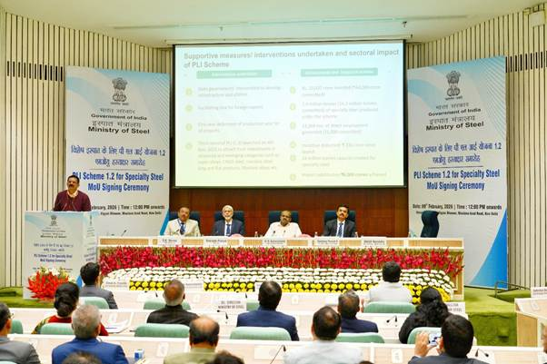 airnewsalerts's tweet photo. Ministry of Steel signs MoUs for 85 projects with investments of more than Rs 11,000 crore in New Delhi. 

The Ministry said that #MoUs have been signed with 55 companies under the third round of Production-Linked Incentive (#PLI) Scheme 1.2. 

Addressing the gathering after the MoU signing ceremony, Minister for Steel and Heavy Industries H.D. Kumaraswamy underscored that PLI 1.2 is a decisive step towards building a resilient and globally competitive specialty steel ecosystem. 

@hd_kumaraswamy @SteelMinIndia