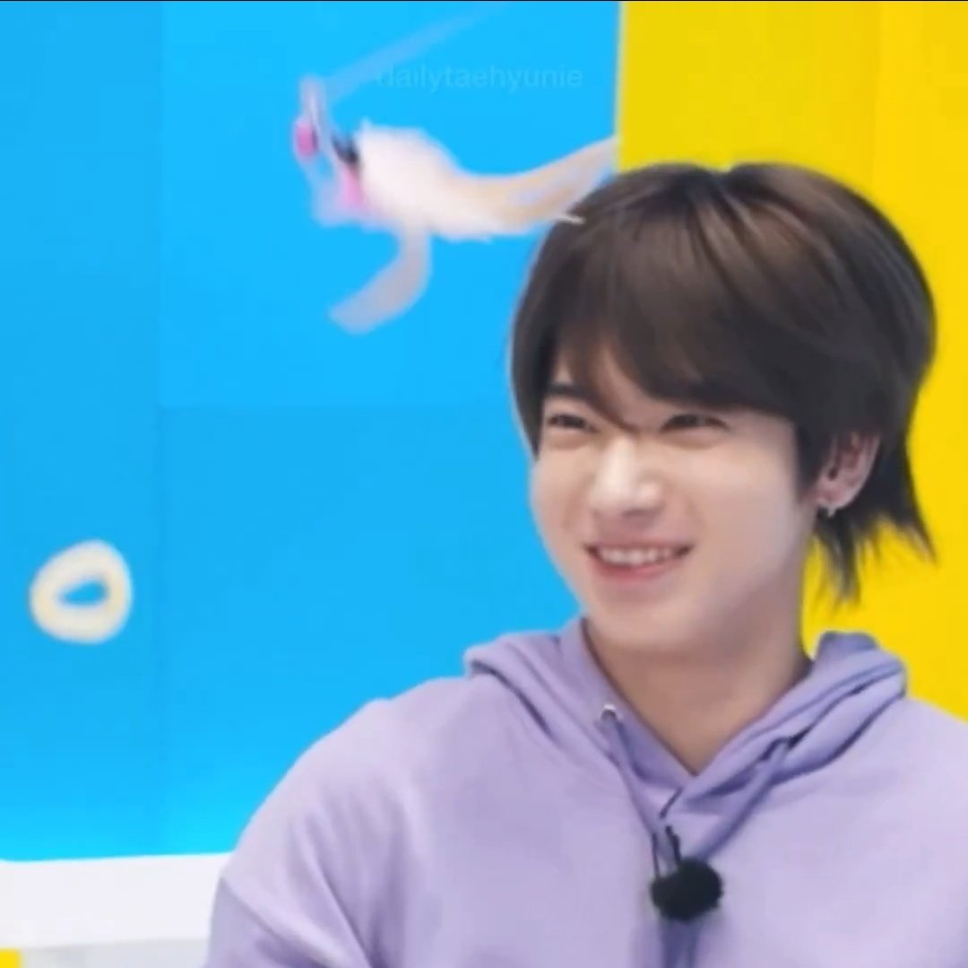 tyuneyesmile's tweet image. is he even real 😭😭😭🤏🤏🥺🥺🥺🥲🥲🥲💔💔😭😭😭😭😭😭😭😭😭😭 my tae kitty 😭😭😭😭 his cheeks 🥺🥺🥺his &amp;gt;3&amp;lt; smile 😭😭😭