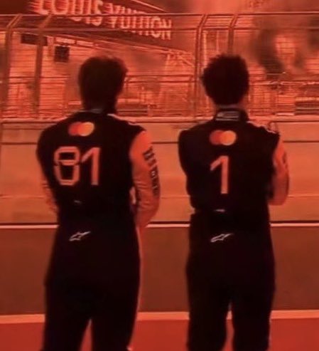 oscphoenix's tweet image. SIZE DIFFERENCE😭😭