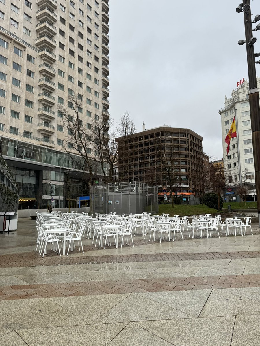 Qué horror la terraza de la plaza de España en Madrid