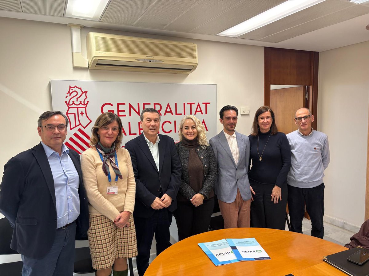 geteccu's tweet photo. Hoy nos hemos reunido con el Conseller de Sanitat de la @generalitat Valenciana para hablar del proyecto RETAR y establecer sinergias para mejorar la atención integral a pacientes de EII en la Comunidad Valenciana 

Con @ACCU_Espana y @ACCU_Valencia 🤝 https://t.co/Zl2BE19IF3