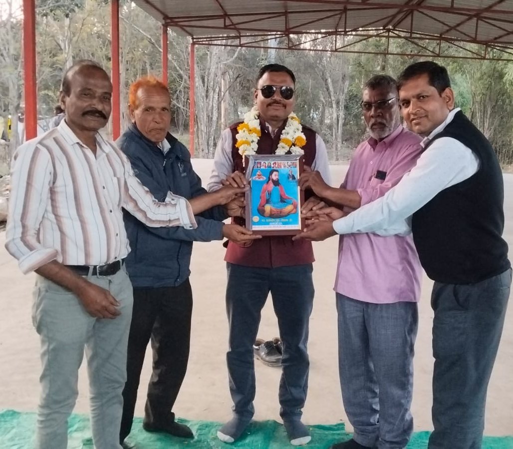 आज फतेहगढ़ में तहसील स्तरीय #संत_रविदास_जन्मोत्सव समिति द्वारा आयोजित आय व्यय बैठक के पश्चात एक भव्य #सम्मान_समारोह का आयोजन किया गया, जिसमें सभी #सामाजिक_कार्यकर्ताओं को सम्मानित किया गया और उनके योगदान की सराहना की गई। #धन्यवाद और आभार आयोजक समिति को.... 🌹🌹🙏🙏