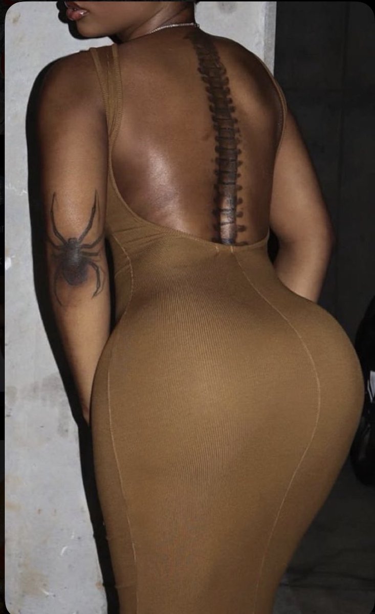 E__frame's tweet image. She is a red flag 🚩 Agreed?