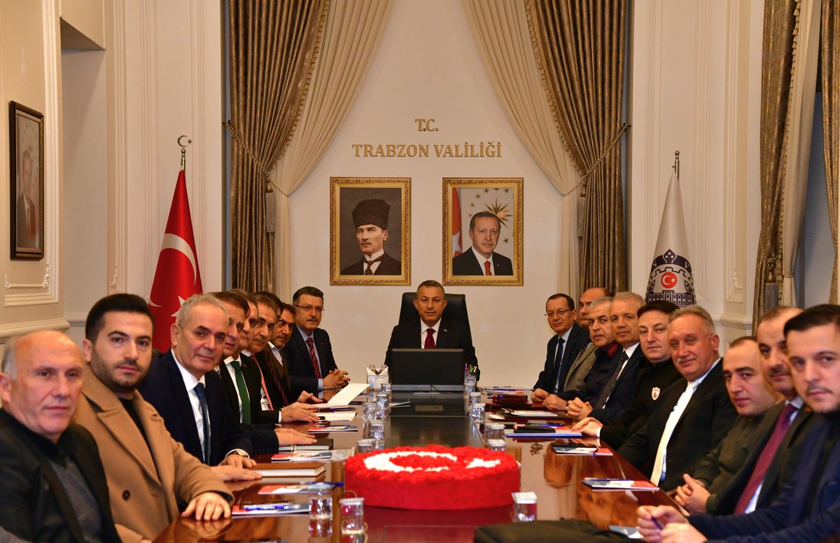 TrabzonValilik's tweet photo. 2026 Şubat ayı İl Spor Güvenlik Toplantısı, Vali Tahir Şahin başkanlığında gerçekleştirildi.
Toplantıda, il genelinde düzenlenecek sportif müsabakalara yönelik güvenlik tedbirleri ve koordinasyon konuları değerlendirildi.
@tahirshn_mia https://t.co/QU1dRMCbmS